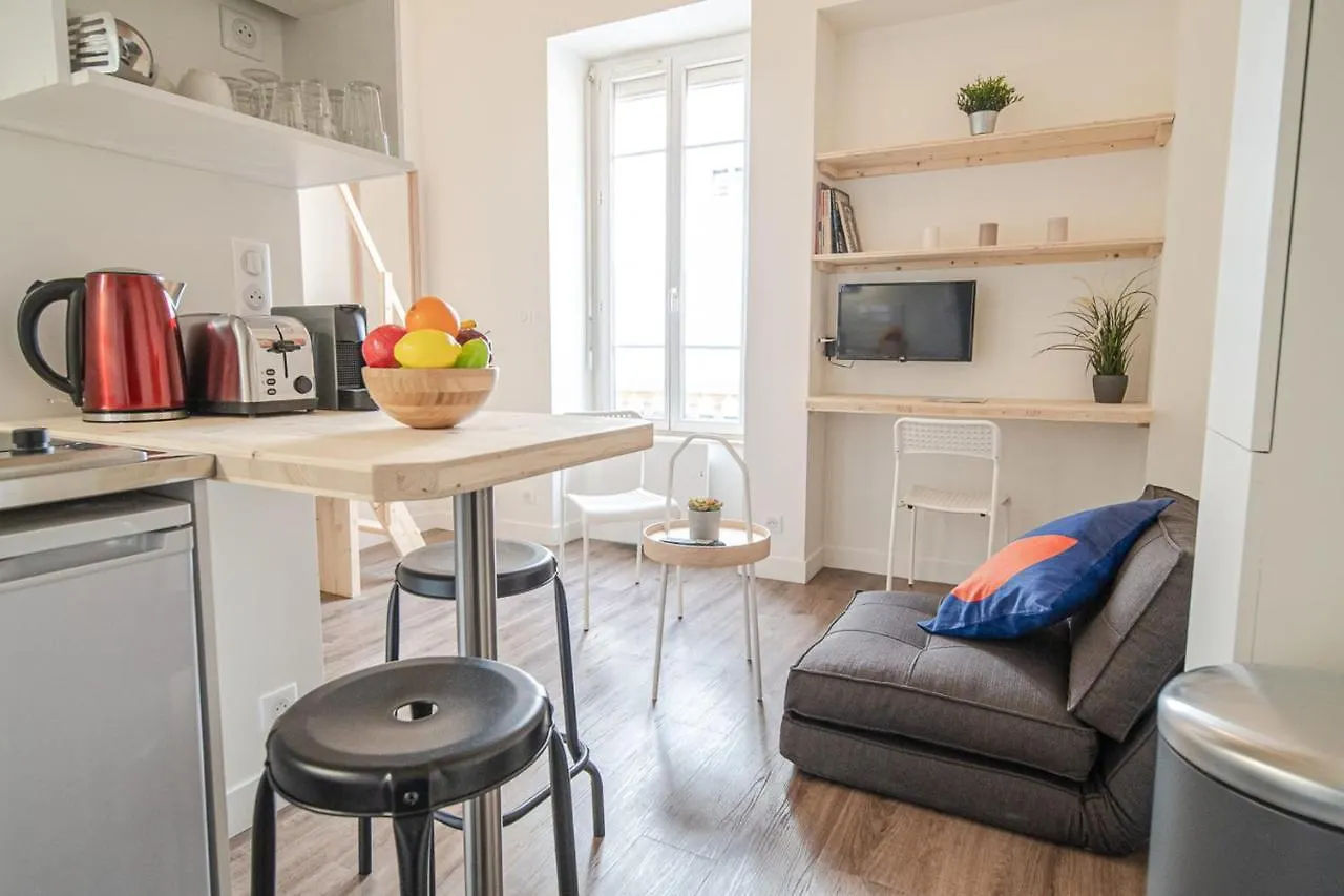 La Maison Gratte Ciel-Appartement Londres-Jardin Villeurbanne Apartment